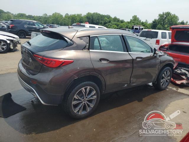 SJKCH5CR3JA041812 2018 INFINITI QX30 photo no. 3