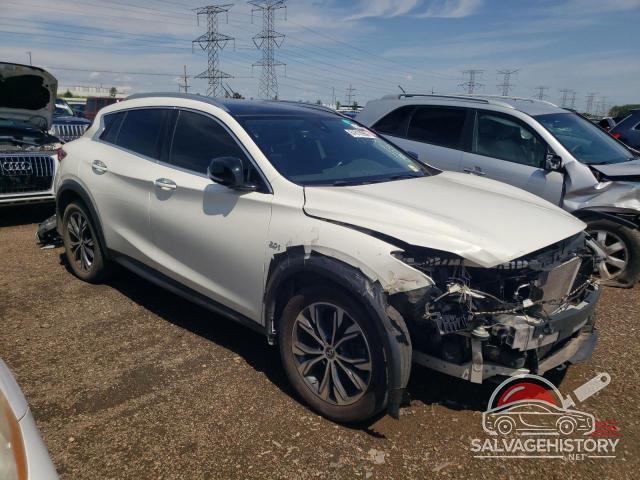 SJKCH5CR6KA008319 2019 INFINITI QX30 photo no. 4