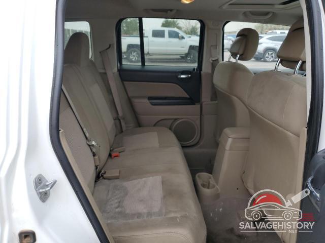 1J4NF1GB1BD275643 2011 JEEP PATRIOT SP photo no. 11