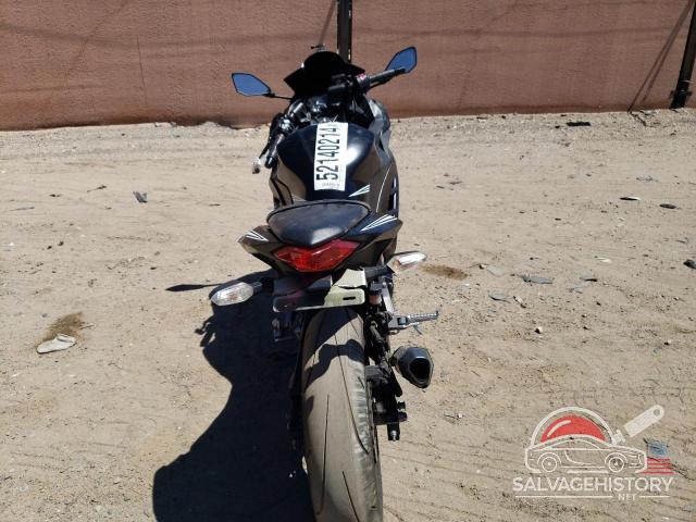 JKAEX8B1XHDA37354 2017 KAWASAKI EX300 B photo no. 4