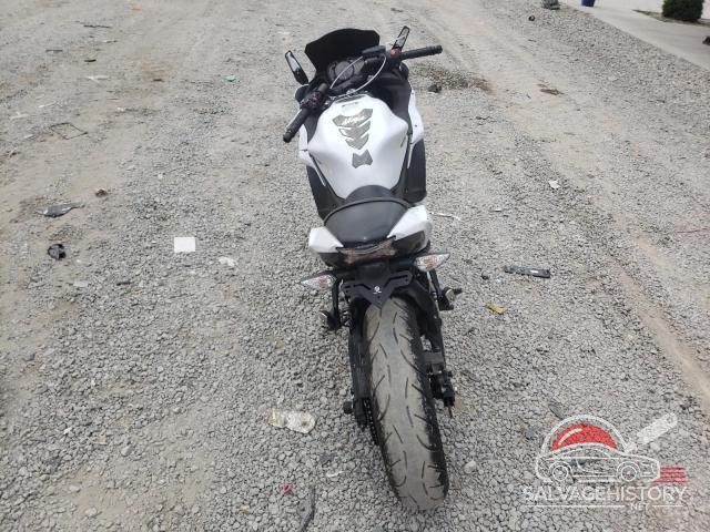 JKAEXEK13HDA04226 2017 KAWASAKI EX650 F photo no. 4