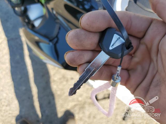 JKAEREG1XHDA00306 2017 KAWASAKI NINJA 650 photo no. 8
