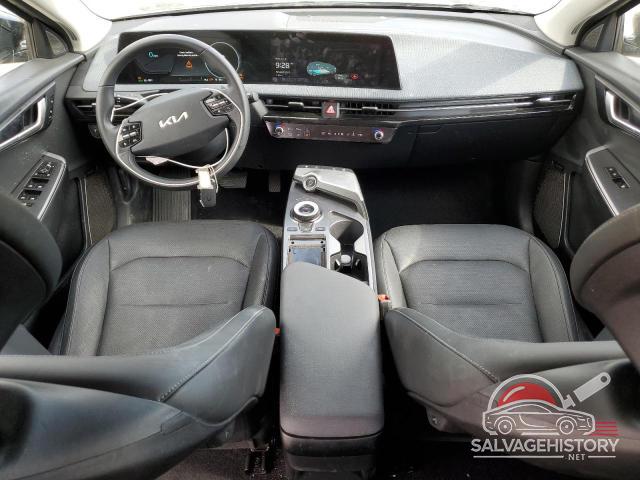 KNDC34LA4P5602252 2023 KIA EV6 LIGHT photo no. 8