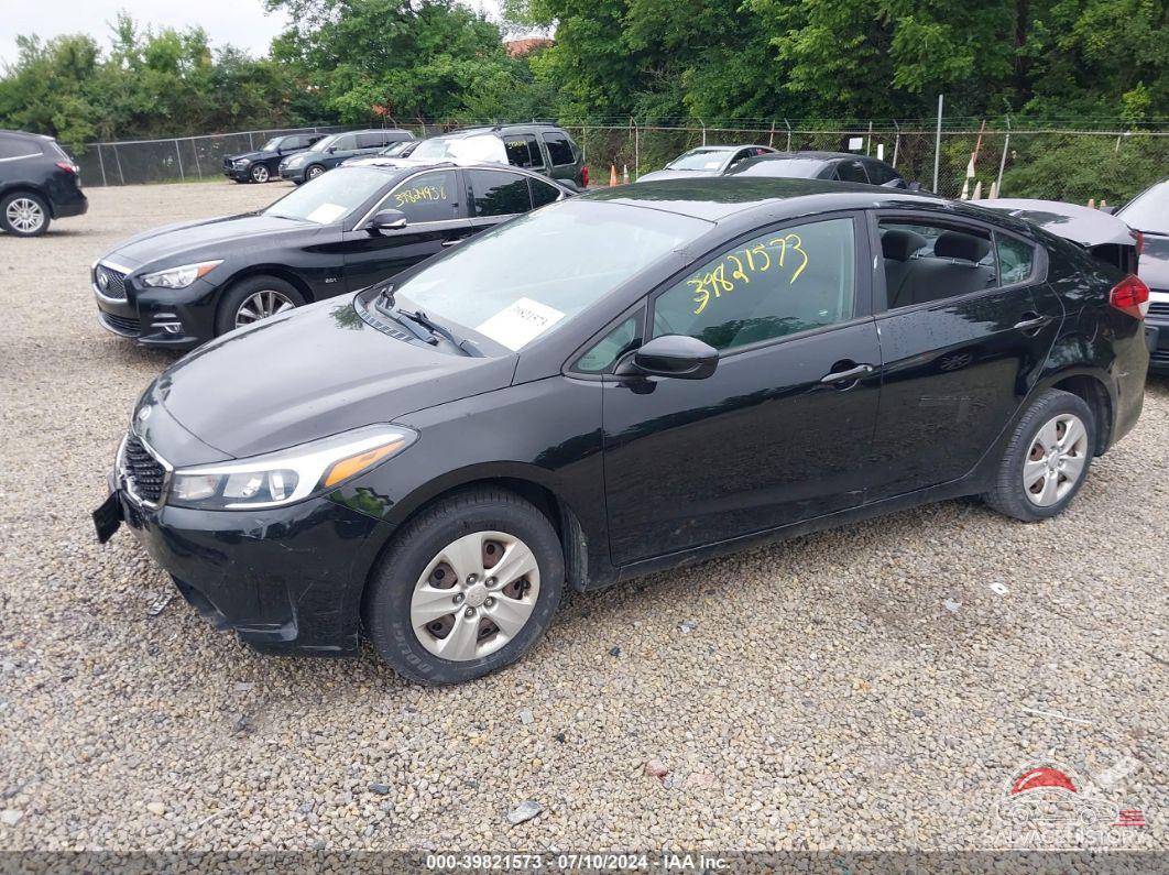 3KPFK4A74HE045811 2017 KIA FORTE photo no. 2