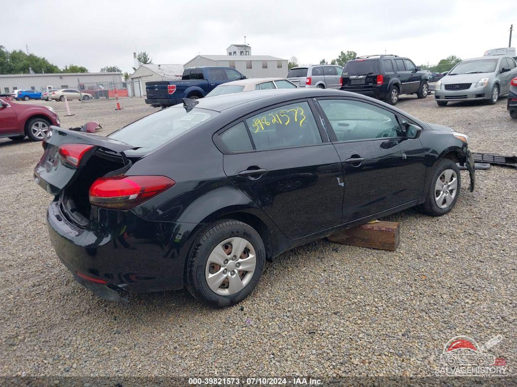 3KPFK4A74HE045811 2017 KIA FORTE photo no. 4