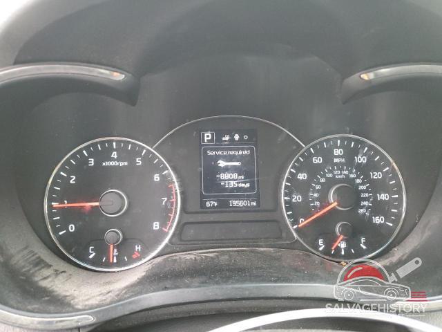 3KPFL4A70HE062554 2017 KIA FORTE photo no. 9