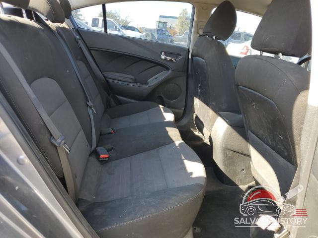 3KPFL4A70JE278216 2018 KIA FORTE photo no. 10