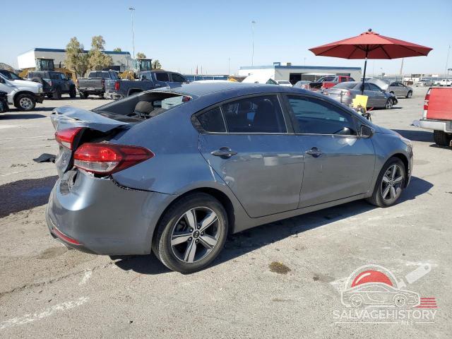 3KPFL4A70JE278216 2018 KIA FORTE photo no. 3