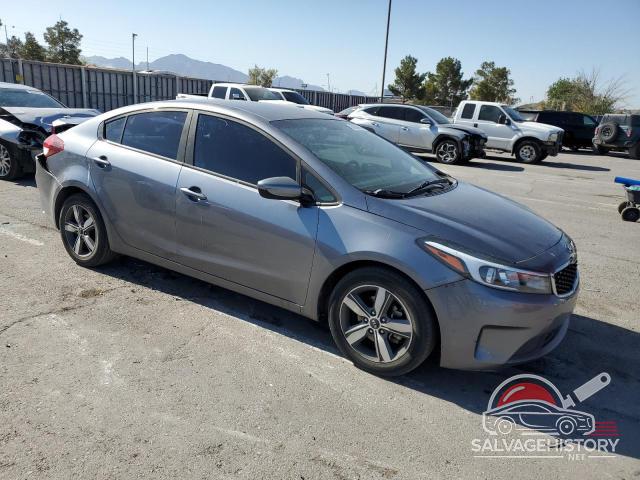 3KPFL4A70JE278216 2018 KIA FORTE photo no. 4