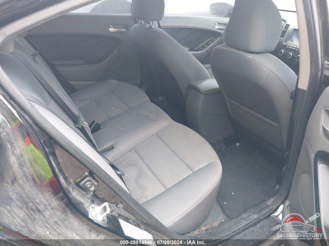 3KPFL4A7XJE230268 2018 KIA FORTE photo no. 8