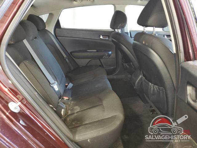 5XXGT4L31GG057884 2016 KIA OPTIMA photo no. 10