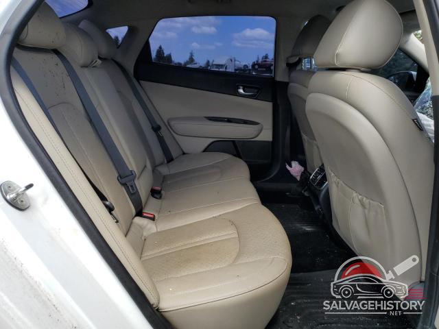5XXGU4L31JG250105 2018 KIA OPTIMA photo no. 10