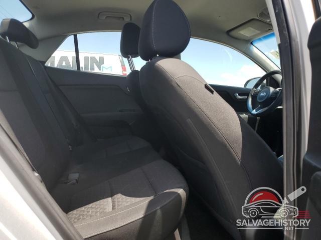 3KPA24AB2KE173373 2019 KIA RIO photo no. 10