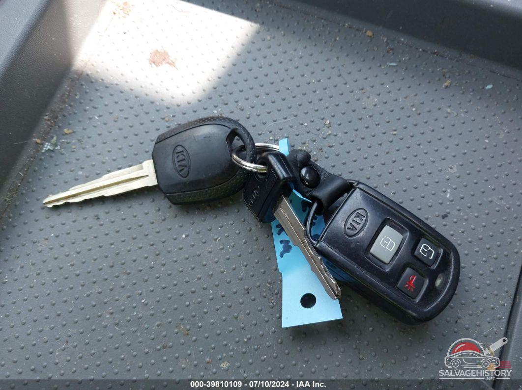 KNDUP131036389585 2003 KIA SEDONA photo no. 11