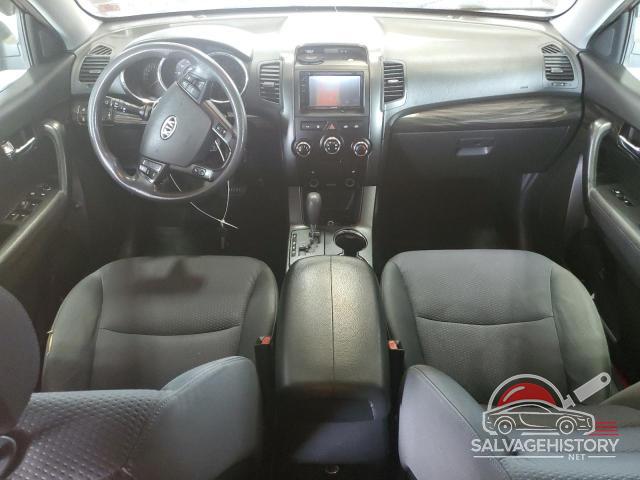 5XYKTCA12BG004590 2011 KIA SORENTO photo no. 8
