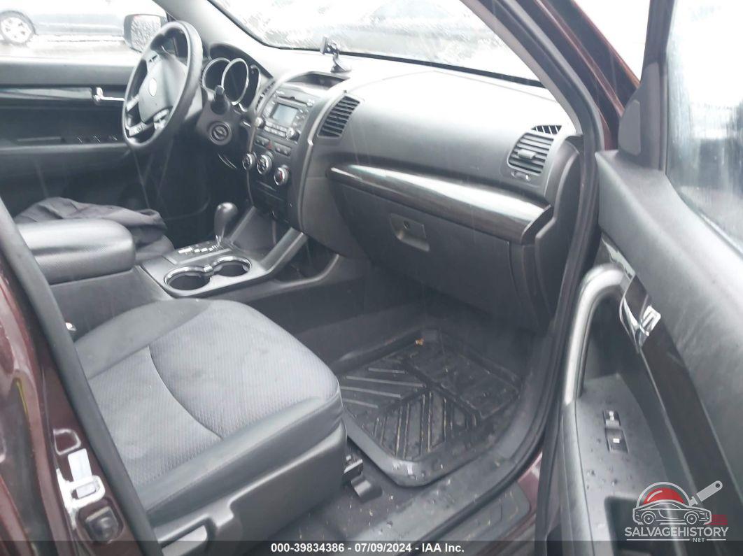 5XYKT4A10CG243076 2012 KIA SORENTO photo no. 5