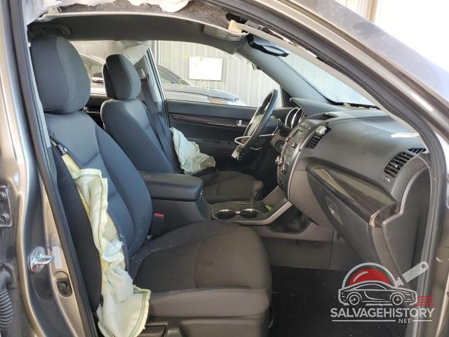 5XYKTCA64CG267631 2012 KIA SORENTO photo no. 5