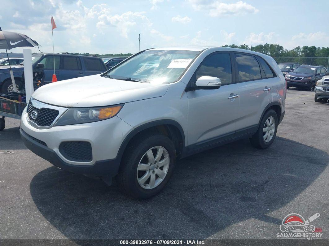 5XYKT3A11DG377669 2013 KIA SORENTO photo no. 2