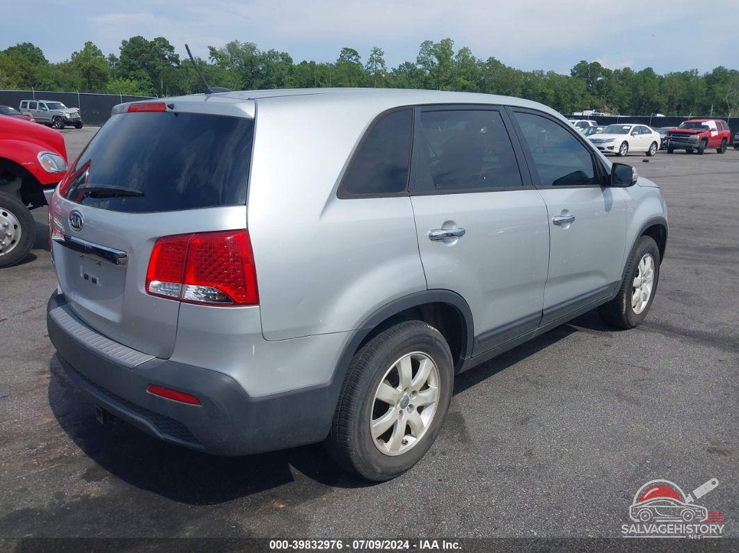5XYKT3A11DG377669 2013 KIA SORENTO photo no. 4