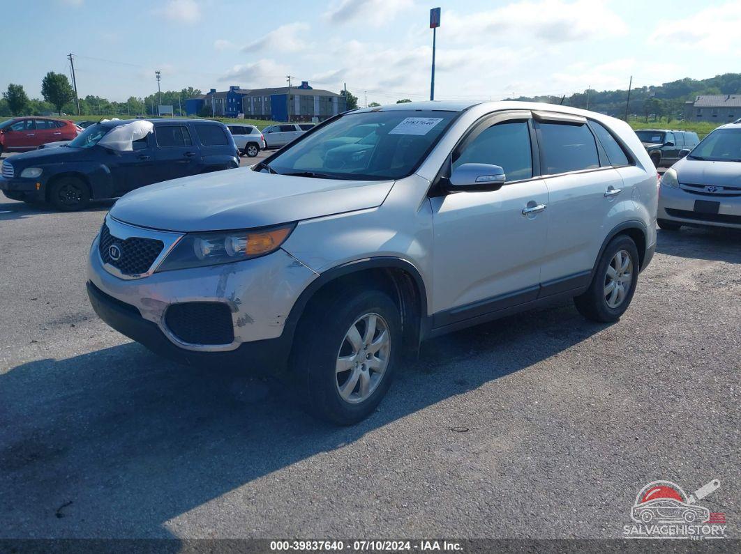 5XYKT3A1XDG329037 2013 KIA SORENTO photo no. 2