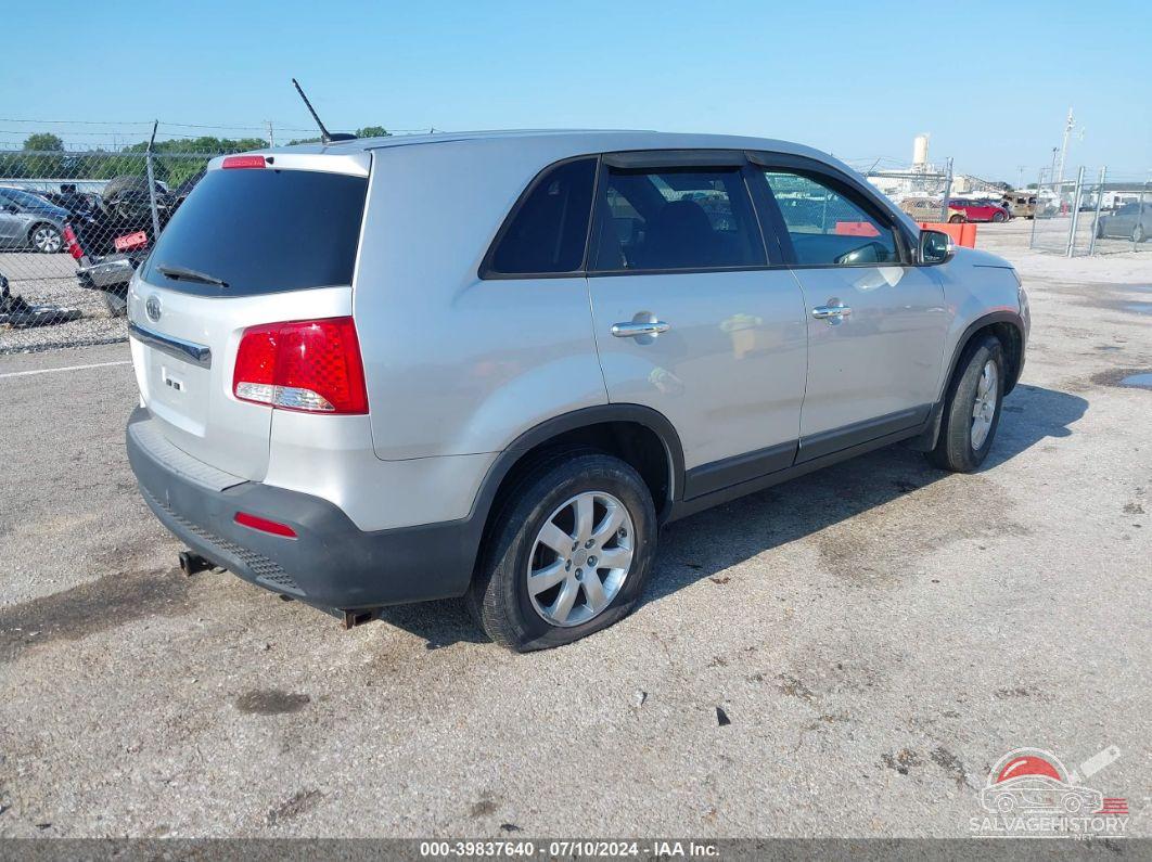 5XYKT3A1XDG329037 2013 KIA SORENTO photo no. 4