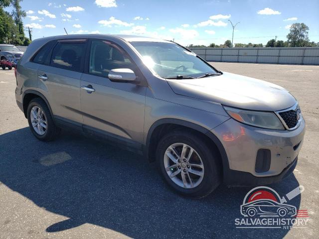 5XYKT3A6XFG604937 2015 KIA SORENTO photo no. 4