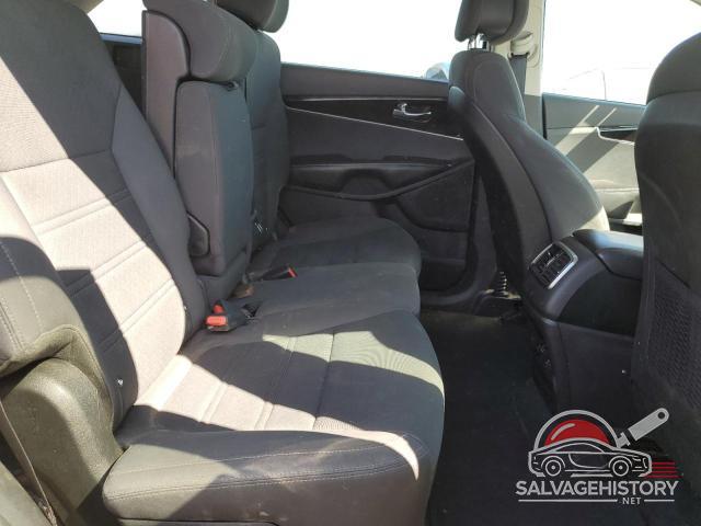 5XYPG4A30GG055563 2016 KIA SORENTO photo no. 10