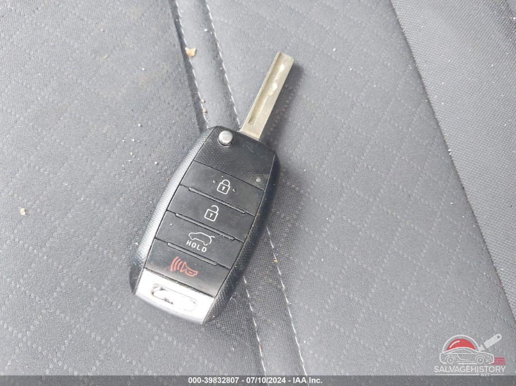 5XYPGDA31GG082805 2016 KIA SORENTO photo no. 11