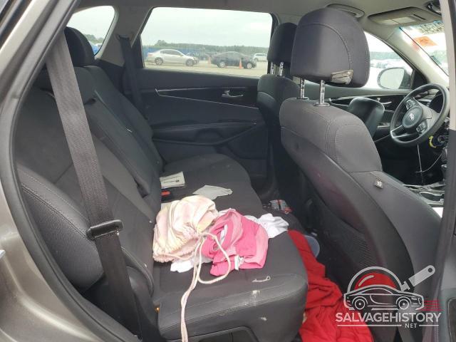 5XYPG4A3XHG205289 2017 KIA SORENTO photo no. 10