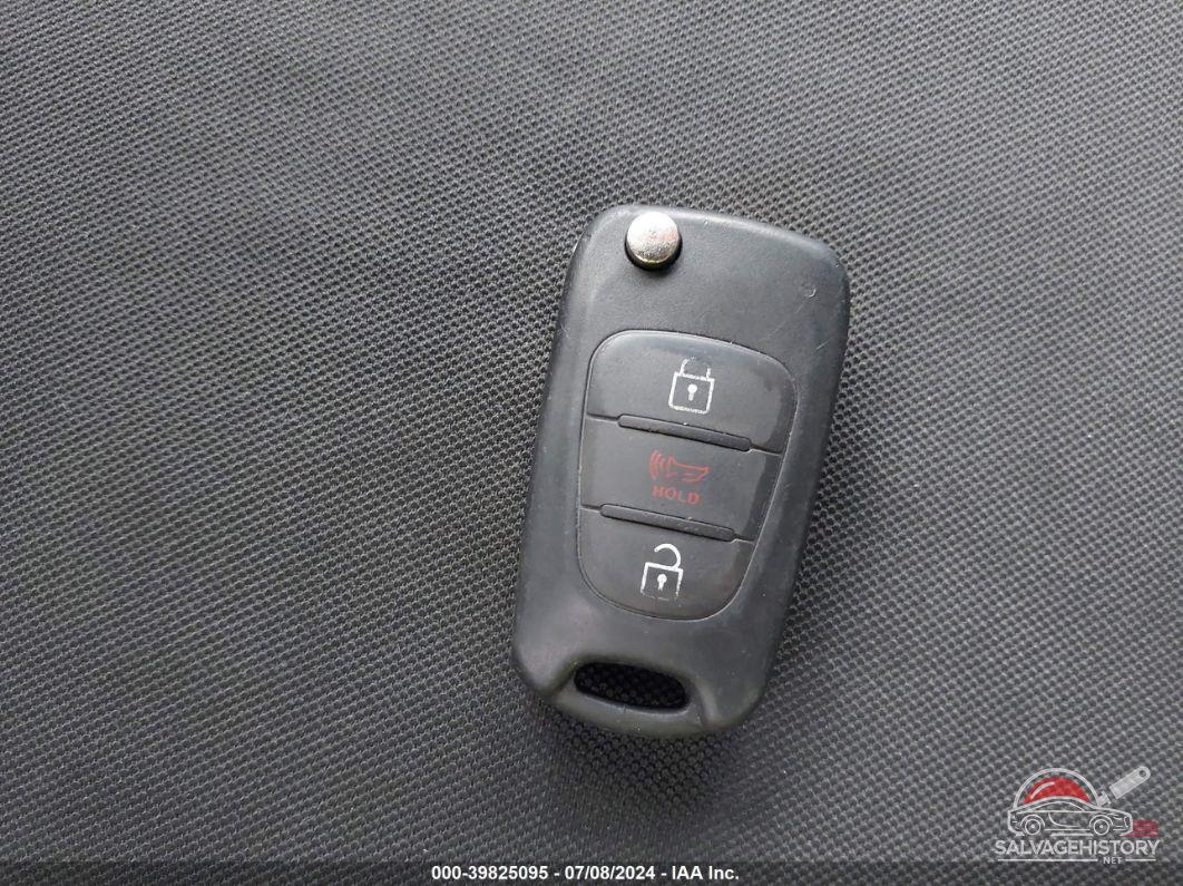 KNDJT2A63C7462459 2012 KIA SOUL photo no. 11