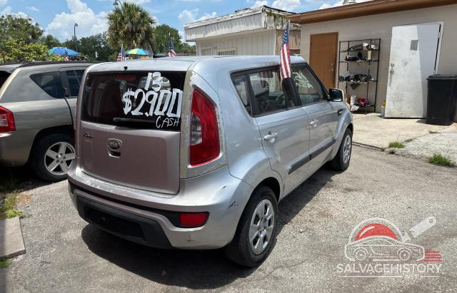 KNDJT2A51D7494965 2013 KIA SOUL photo no. 4