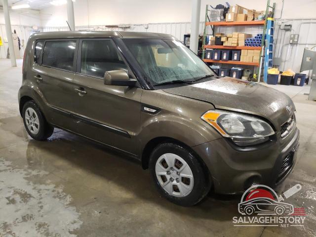 KNDJT2A52D7532641 2013 KIA SOUL photo no. 4