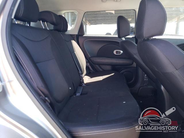 KNDJN2A21F7210530 2015 KIA SOUL photo no. 10