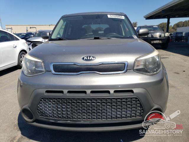 KNDJN2A21F7210530 2015 KIA SOUL photo no. 5