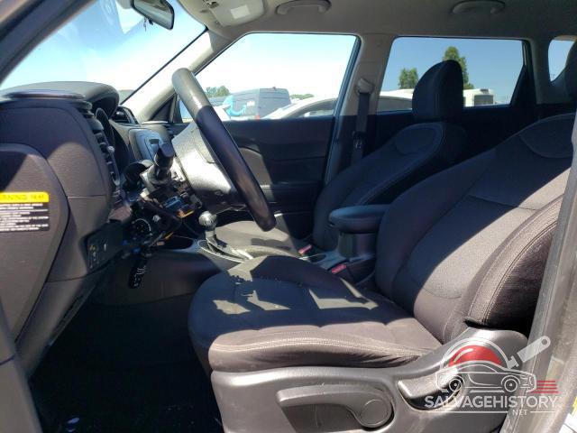 KNDJN2A21F7210530 2015 KIA SOUL photo no. 7