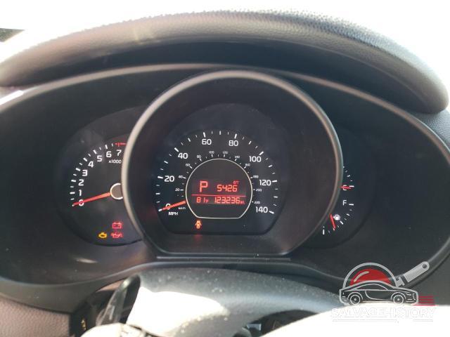 KNDJN2A21F7210530 2015 KIA SOUL photo no. 9