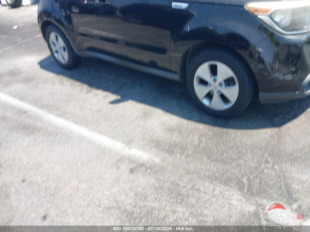 KNDJN2A23F7172640 2015 KIA SOUL photo no. 20
