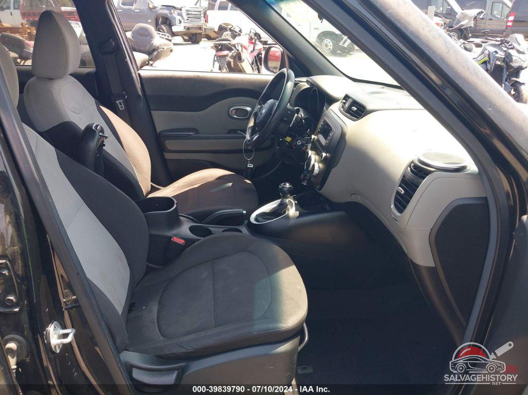 KNDJN2A23F7172640 2015 KIA SOUL photo no. 5
