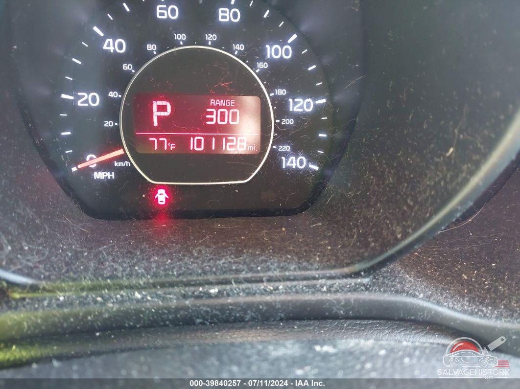 KNDJN2A25F7140692 2015 KIA SOUL photo no. 7