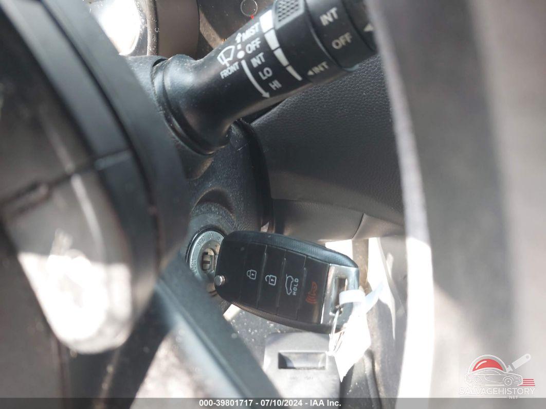KNDJN2A23G7400010 2016 KIA SOUL photo no. 11