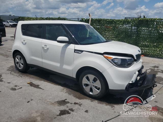 KNDJN2A27G7405582 2016 KIA SOUL photo no. 4