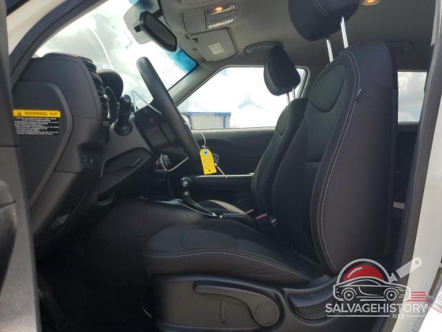 KNDJN2A27G7405582 2016 KIA SOUL photo no. 7