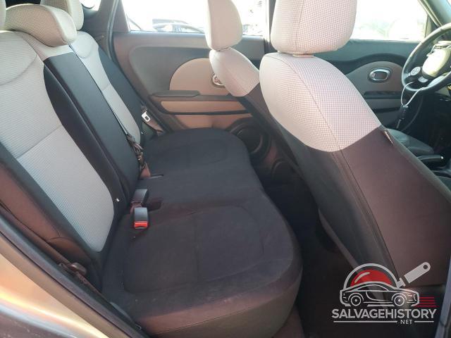KNDJN2A2XG7408198 2016 KIA SOUL photo no. 10