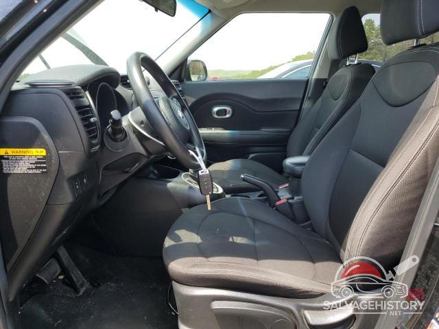 KNDJN2A25H7411091 2017 KIA SOUL photo no. 7