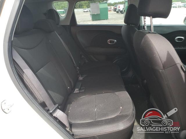 KNDJN2A20J7523478 2018 KIA SOUL photo no. 11