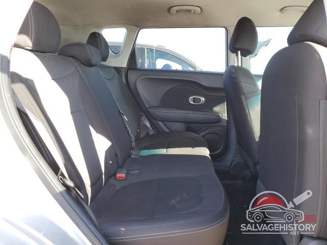 KNDJN2A28J7606429 2018 KIA SOUL photo no. 10