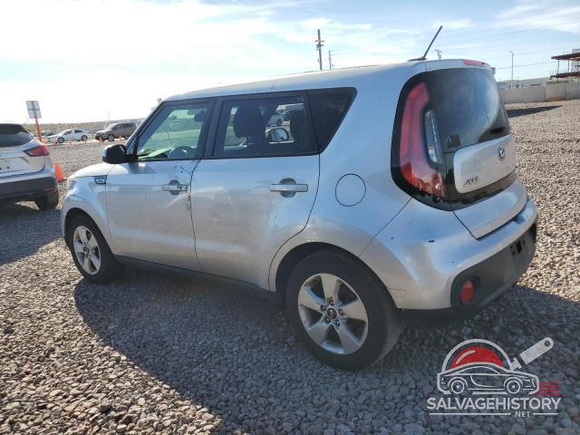 KNDJN2A28J7606429 2018 KIA SOUL photo no. 2
