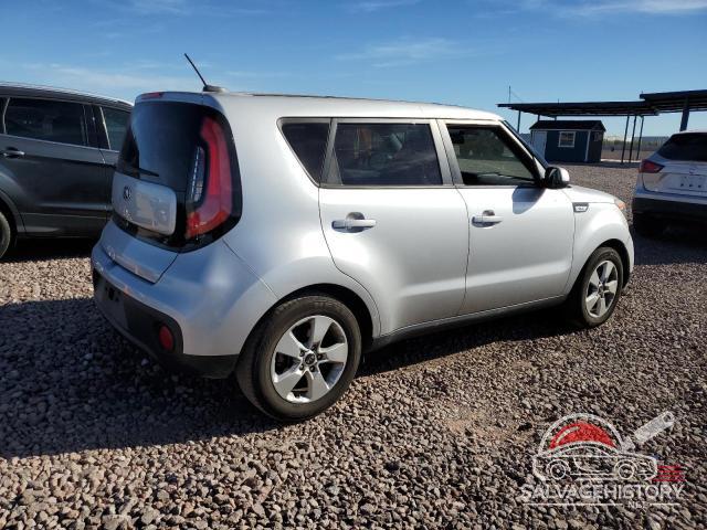 KNDJN2A28J7606429 2018 KIA SOUL photo no. 3