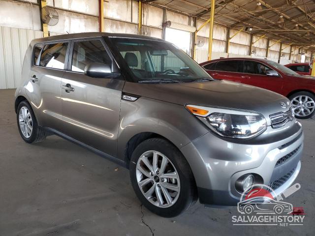 KNDJP3A58J7572969 2018 KIA SOUL photo no. 4