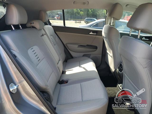 KNDPMCAC6J7404782 2018 KIA SPORTAGE photo no. 11